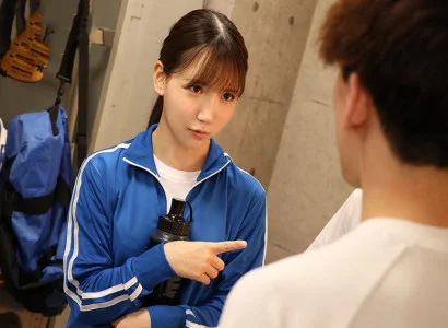 cô gái xinh trong câu lạc bộ bóng đá quan hệ tập thể với cô gái xinh