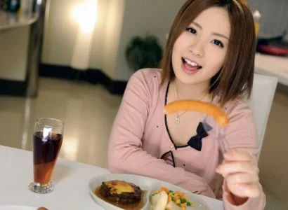 Chàng trai ăn bữa tối xong rồi chịch em